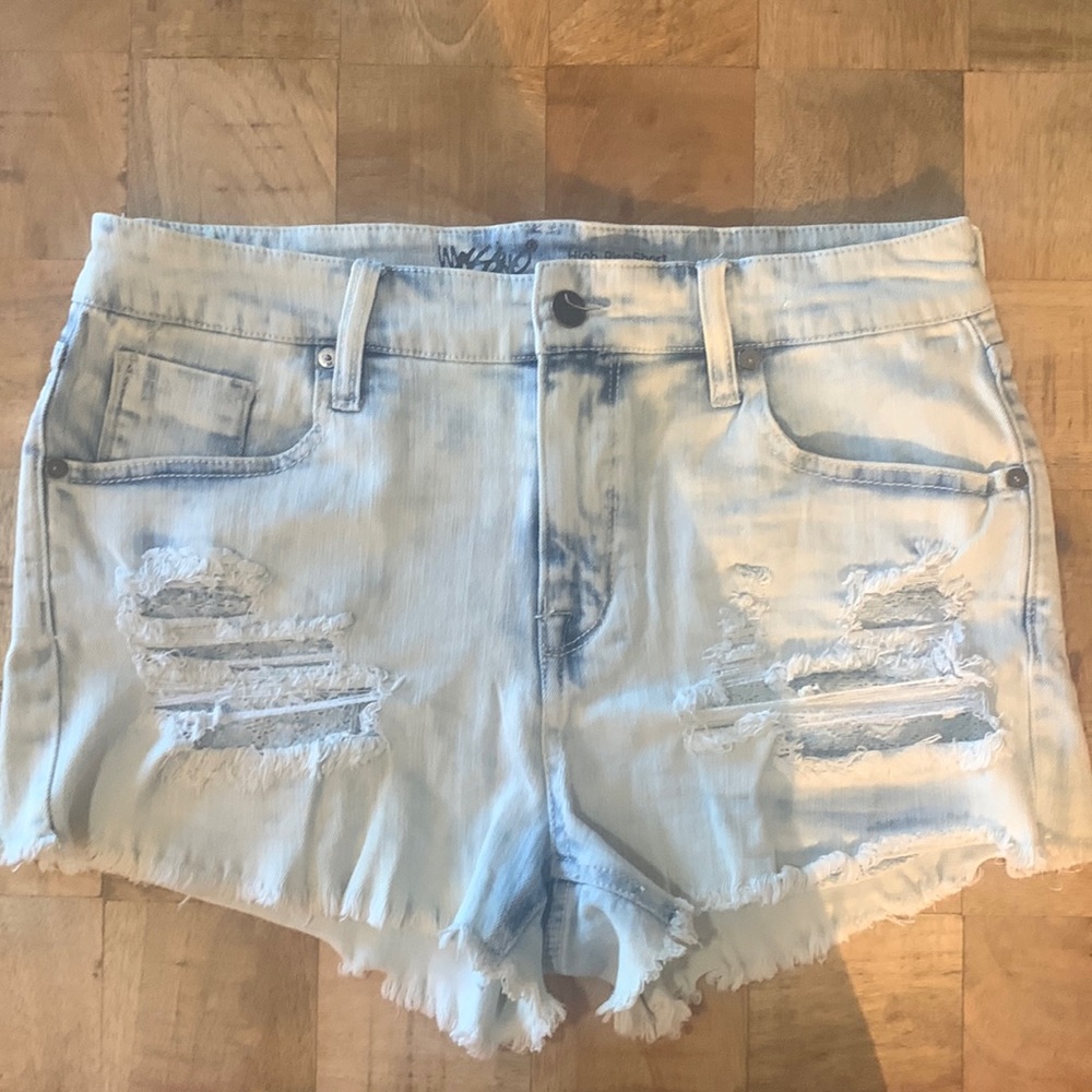 Women’s Mossimo denim shorts.  2” inseam, stretch, distressed, and frayed hem.